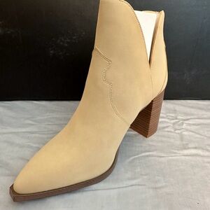 Women's Tan Ankle Boots BRAND NEW IN BOX Size 11